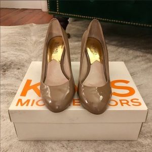 Michael Kors Nude Patent Leather Pump Size 8